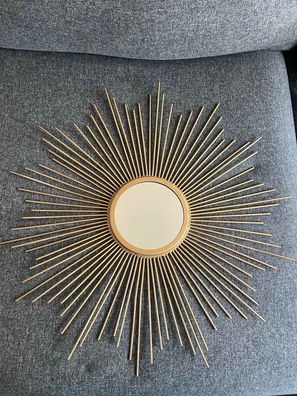 Gouden zonnespiegel - Decoratieve wandspiegel, Huis en Inrichting, Woonaccessoires | Spiegels, Ophalen, Zo goed als nieuw, Minder dan 100 cm