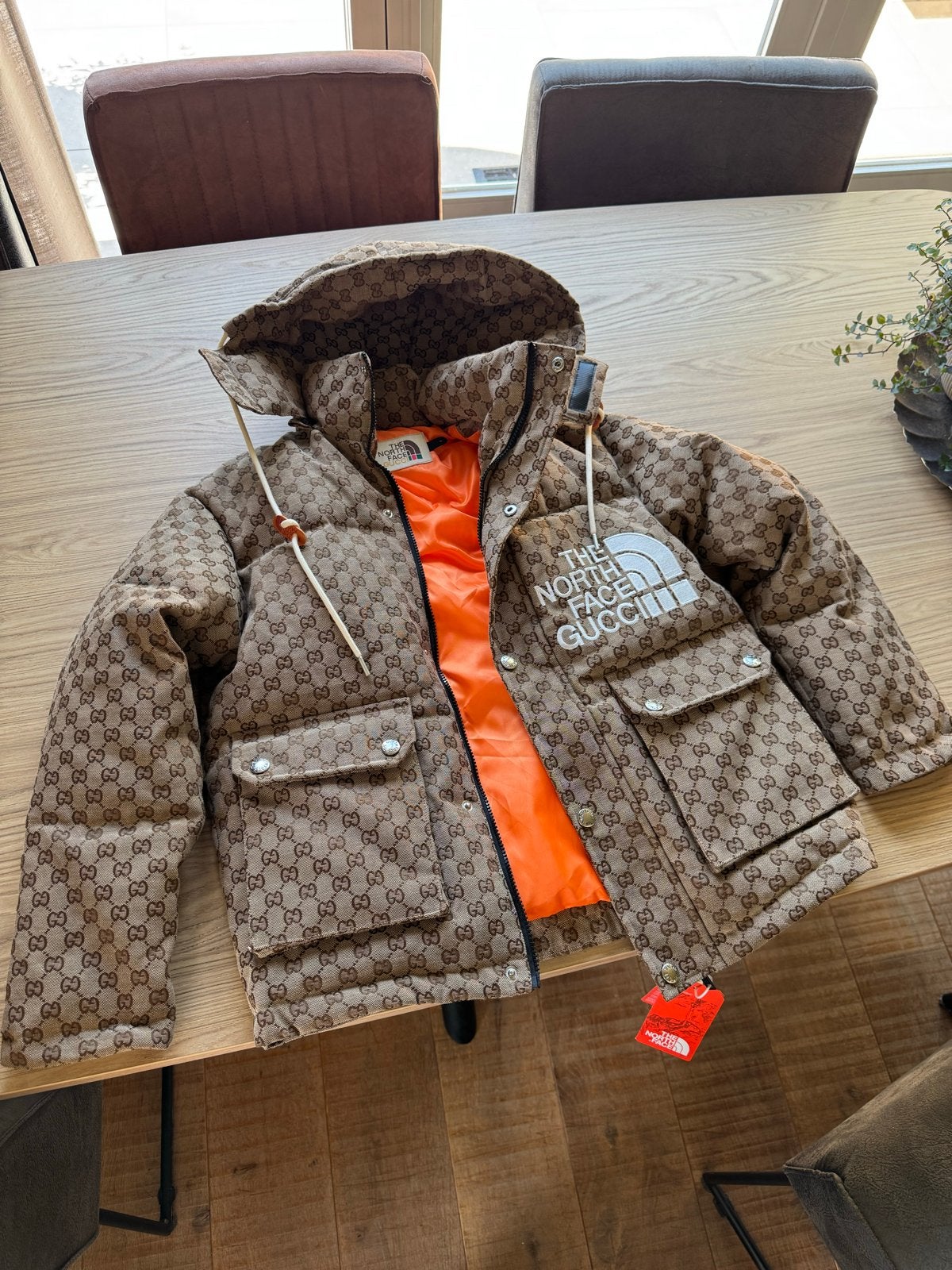 The North Face x Gucci Puffer Jacket - Nieuw met kaartjes, Kleding | Dames, Verzenden, Nieuw, Maat 42/44 (L), Bruin