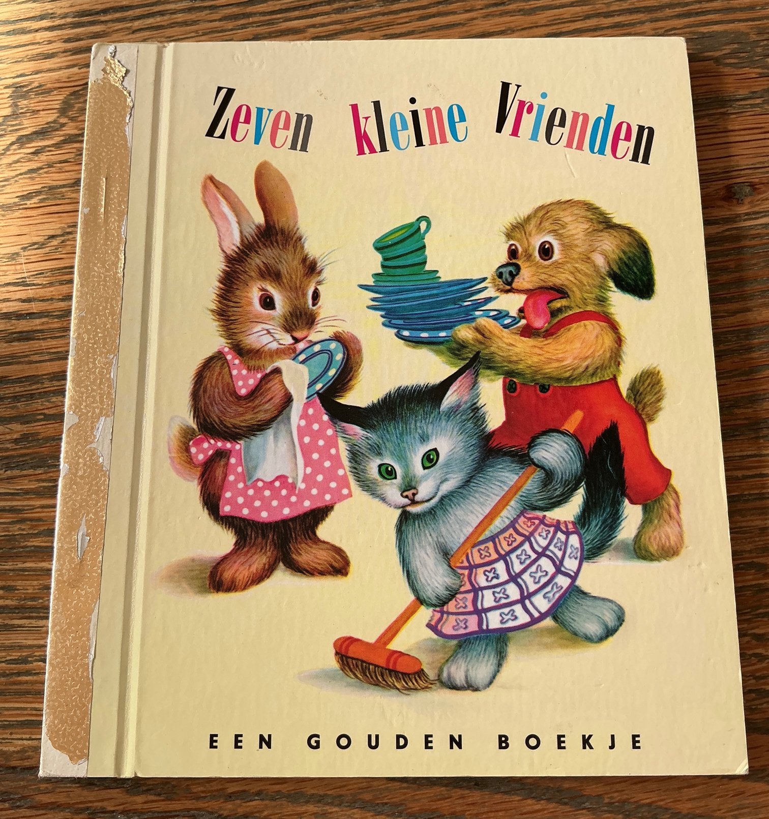 Een gouden boekje Zeven kleine vrienden  poes hond konijn .., Gelezen, Fictie algemeen, Jongen of Meisje, Gouden boekje
