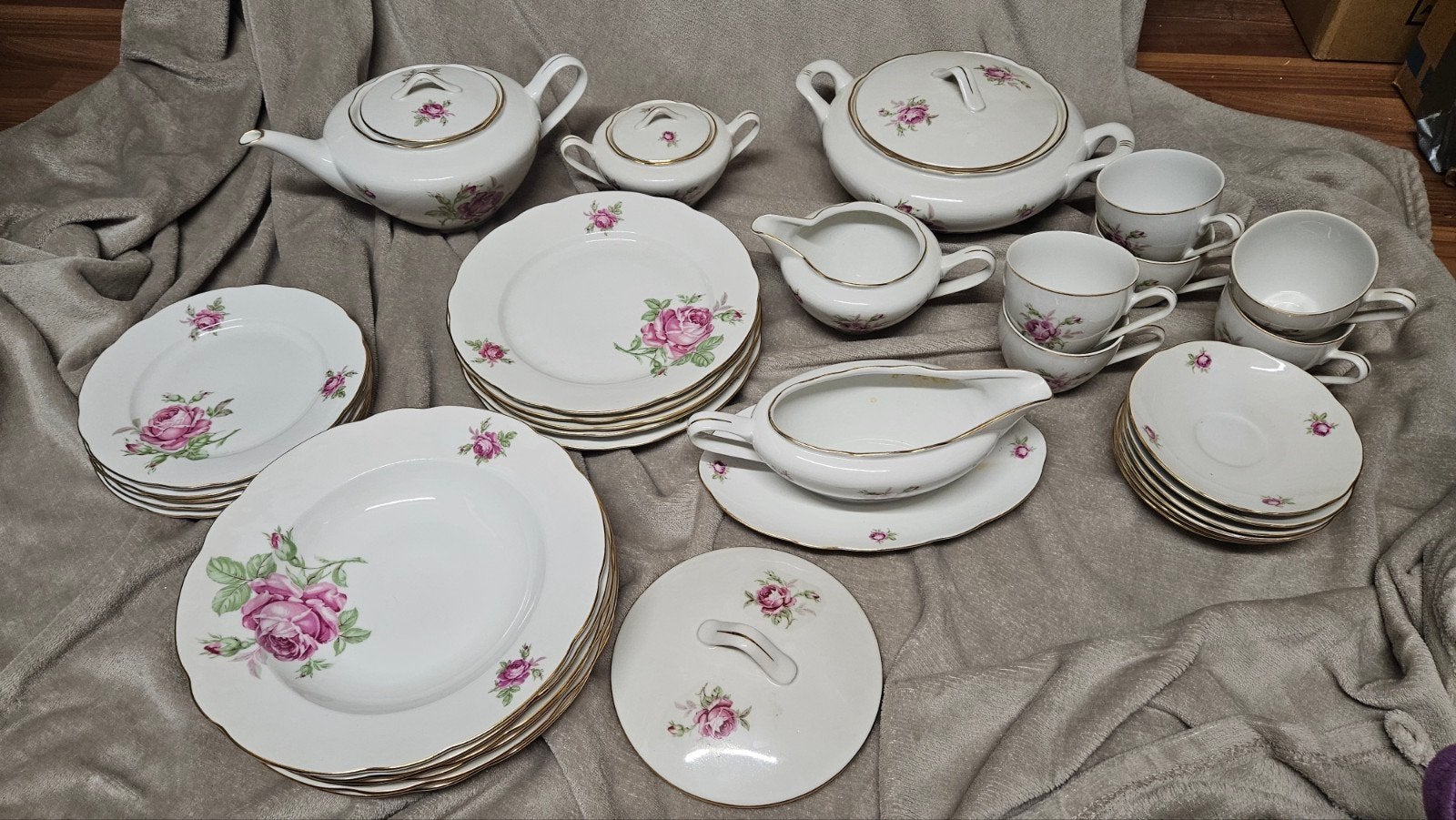 Vintage servies met rozenmotief en gouden rand, Ophalen of Verzenden