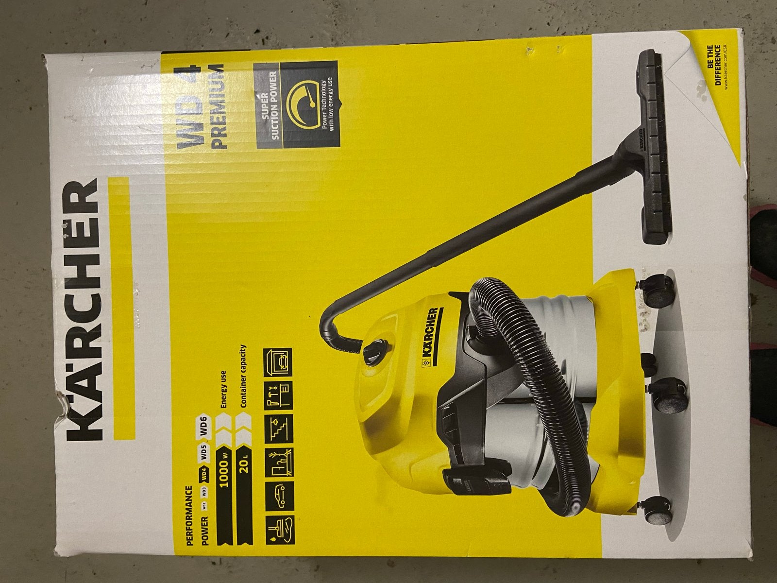Kärcher WD 4 Premium Nat-/Droogzuiger - 1000W, Witgoed en Apparatuur, Ophalen, Inclusief accessoires, Gebruikt, Waterstofzuiger