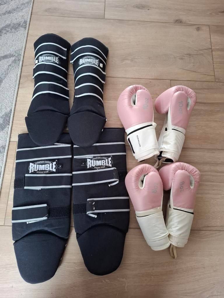 Kickboks spullen (bokshandschoenen en Scheenbeschermers), Ophalen of Verzenden, Gebruikt, Overige, Vechtsportbescherming