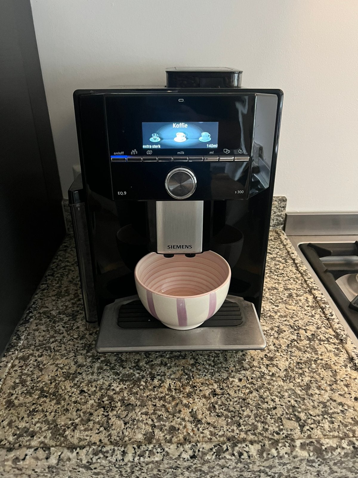 Siemens eq9 s300. Nette staat en werkend., Ophalen of Verzenden, Zo goed als nieuw, Koffiemachine