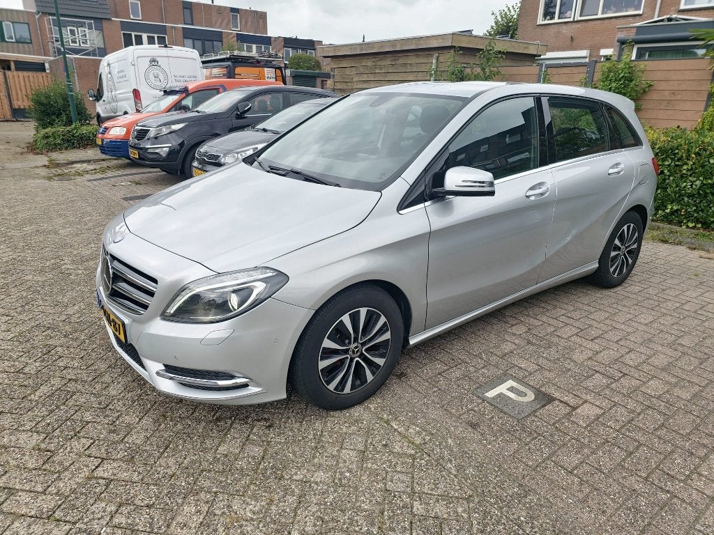 Mercedes-Benz B-Klasse 1.6 B180 5DRS BE Dct7 2014 Grijs, Auto's, Dealer onderhouden, 1325 kg, Zwart, 4 cilinders