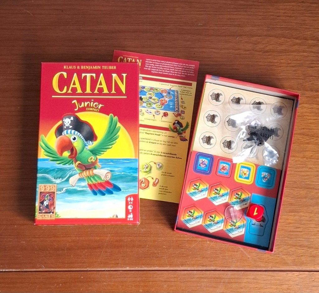 Catan Junior Compact Bordspel 999 Games Onbespeeld, Hobby en Vrije tijd, Gezelschapsspellen | Bordspellen, Onbekend, Ophalen of Verzenden