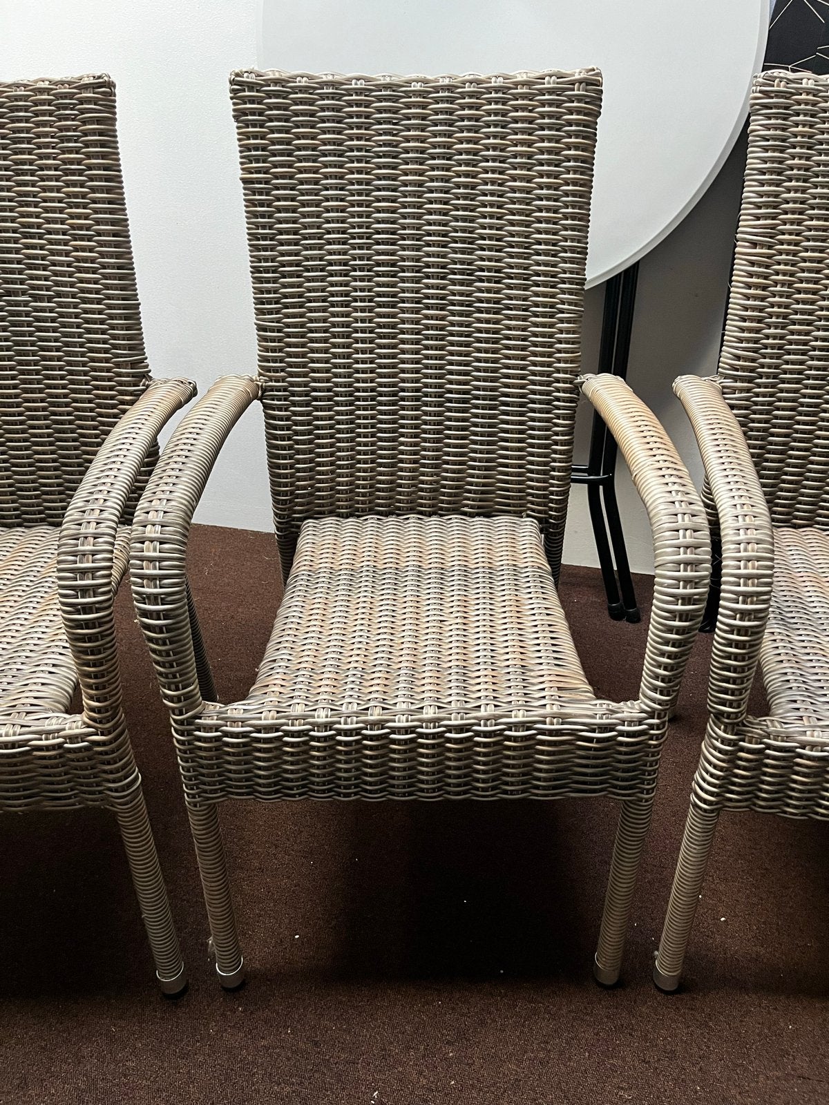 Set van 4 Rotan Stoelen met Armleuningen, Huis en Inrichting, Stoelen, Gebruikt, Bruin, Riet of Rotan, Ophalen of Verzenden