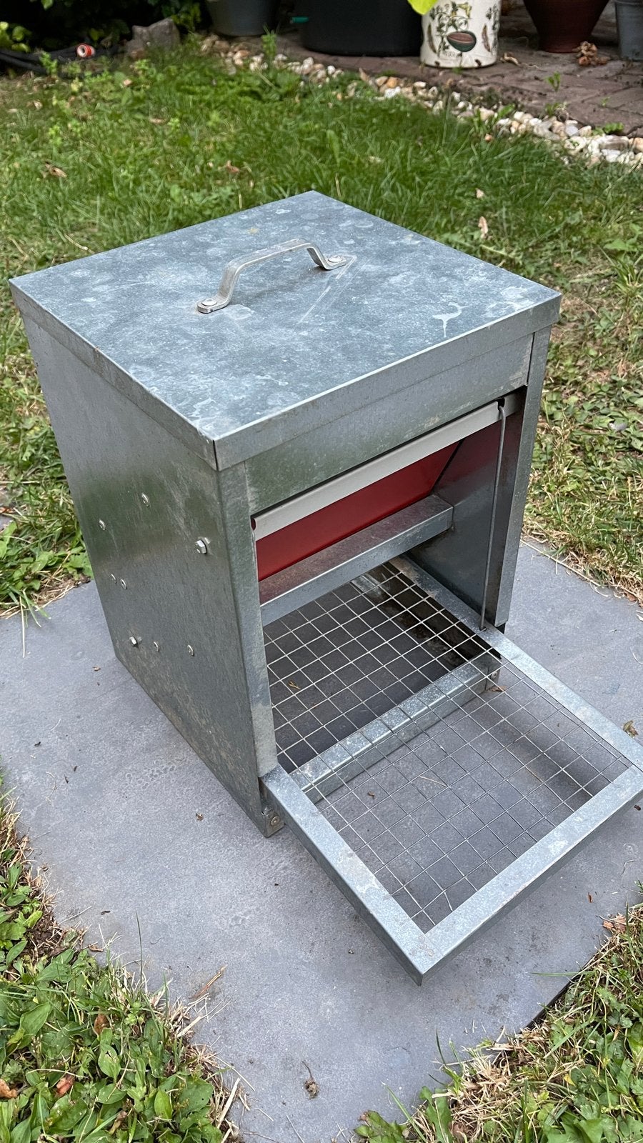 Trapbak. Anti ratten voer systeem voor pluimvee kippen, Ophalen of Verzenden, Zo goed als nieuw, Drinken en Voederen