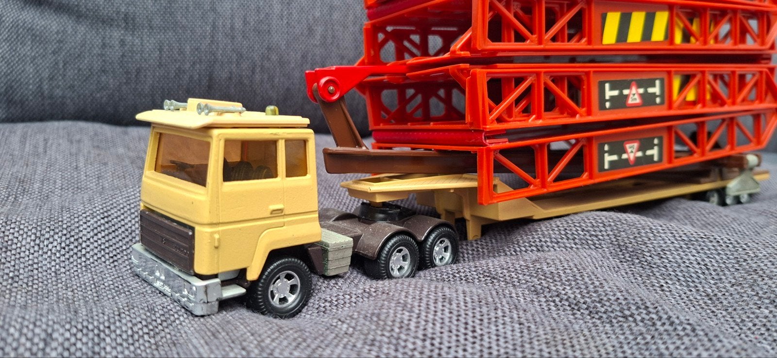 Matchbox KraanVrachtwagen met brugdelen - Zeldzaam model, Ophalen of Verzenden, Zo goed als nieuw, Bus of Vrachtwagen
