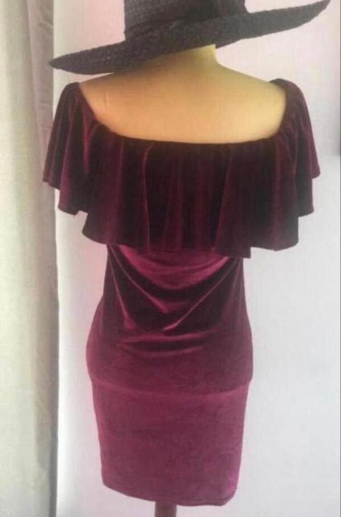 Bordeauxrood fluwelen jurkje met off-shoulder, Nieuw, Nieuw, Ophalen of Verzenden, Maat 36 (S), Boven de knie