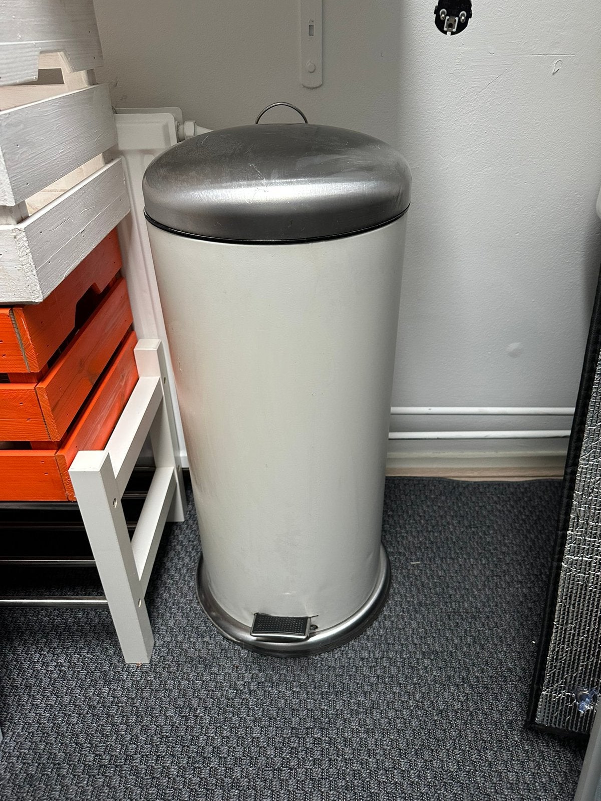 IKEA MJÖSA pedaalemmer 30L – wit / RVS – 68 cm, Huis en Inrichting, Ophalen, Zo goed als nieuw