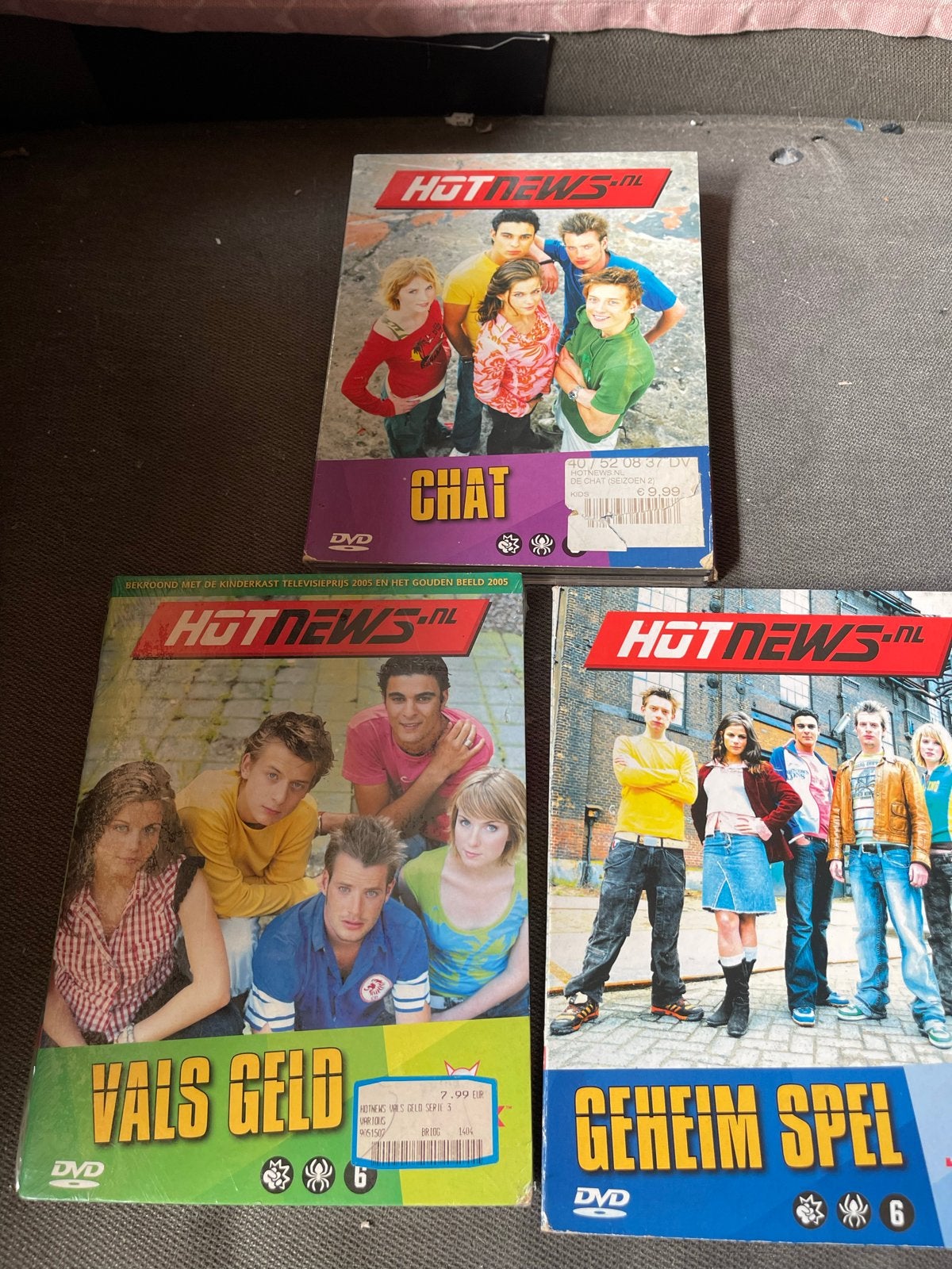 HotNews DVD Boxset: Chat, Valse Geld, Geheim Spel, Avontuur, Gebruikt, Boxset, Ophalen of Verzenden