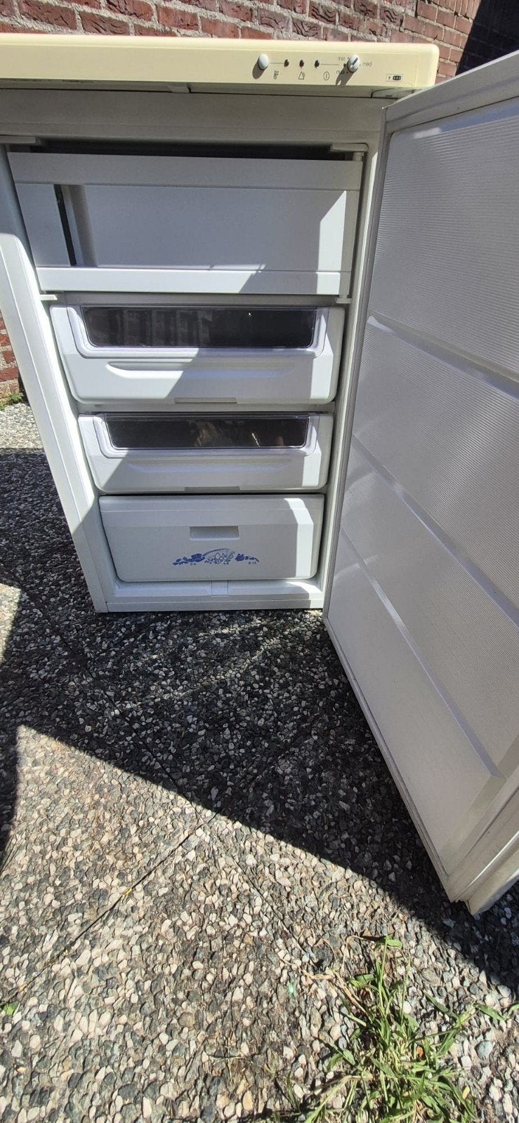 Compacte vriezer  - Ideaal voor kleine ruimtes, Witgoed en Apparatuur, Koelkasten en IJskasten, 85 tot 120 cm, Gebruikt, 75 tot 100 liter