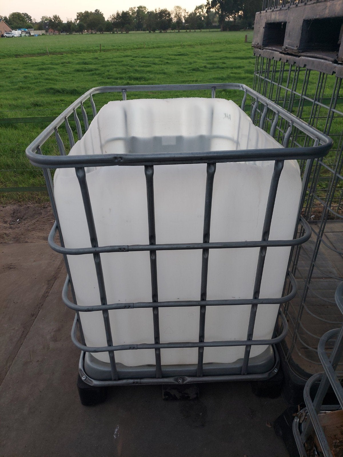 ibc kratten met vat 600 liter opslag krat regenton compostba, 150 liter of meer, Ophalen, Zo goed als nieuw