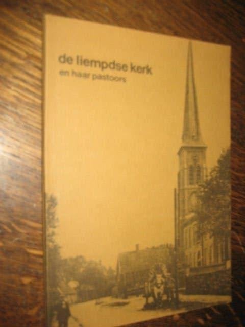 De liempdse kerk en haar pastoors, Ophalen of Verzenden, 20e eeuw of later, Zo goed als nieuw
