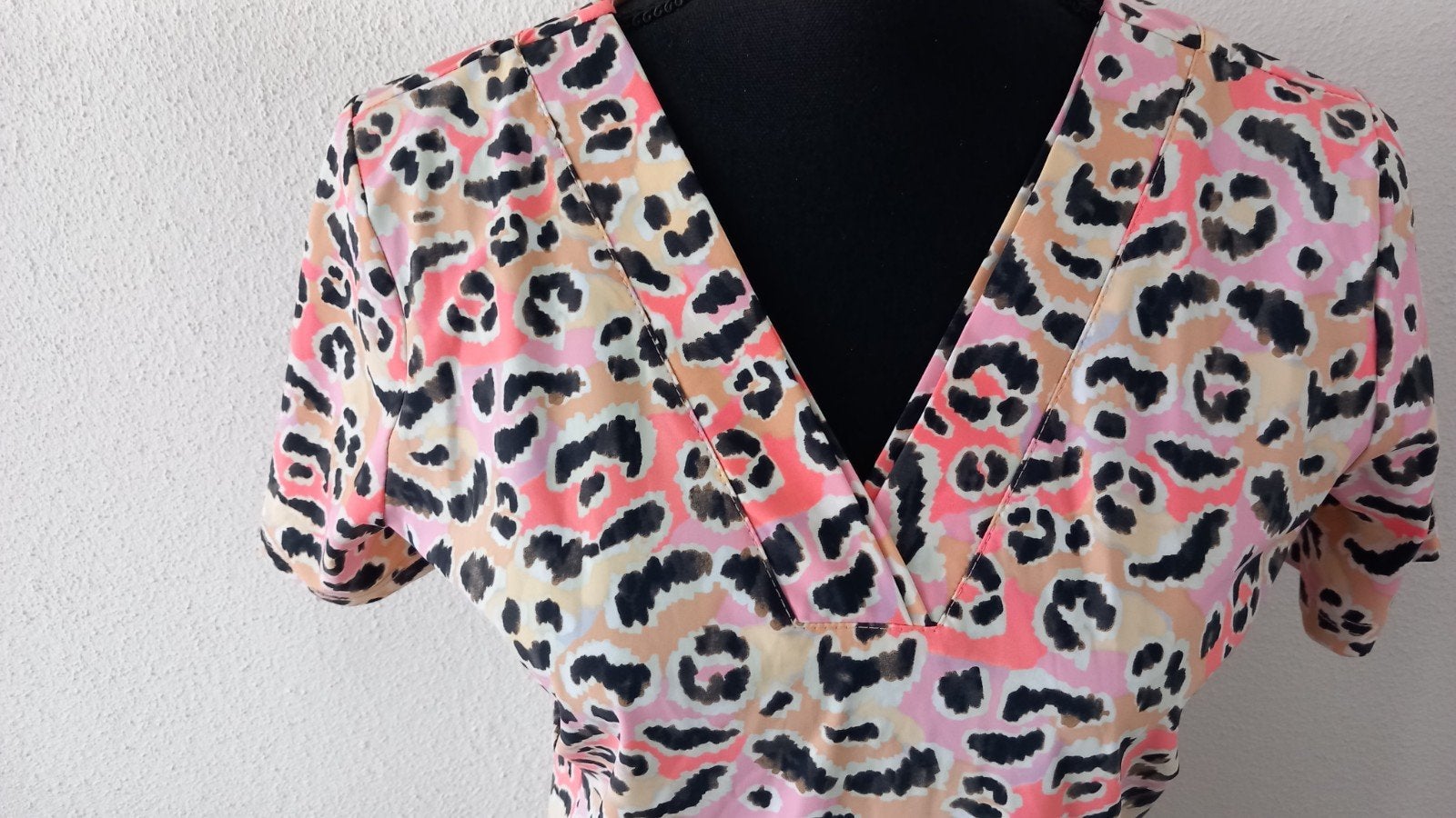 NED* SIMO-C SOFT LEOPARD TRAVEL JURK NIEUW!!!, Kleding | Dames, Jurken, Nieuw, Maat 36 (S), Roze, Boven de knie, Ophalen of Verzenden