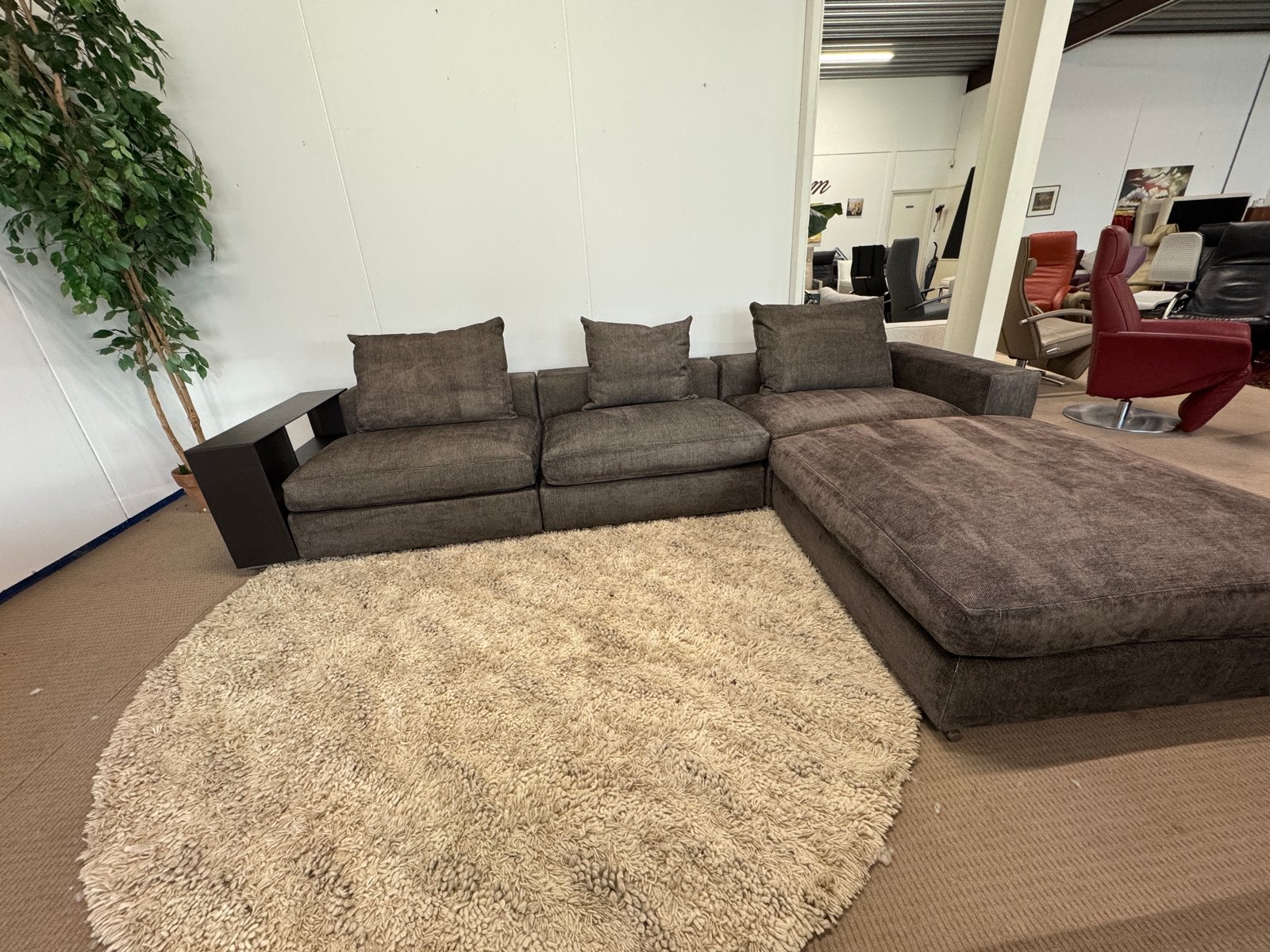 Flexform Groundpiece bank met pouf, Huis en Inrichting, Italie, Flexform, Hoekbank, 300 cm of meer