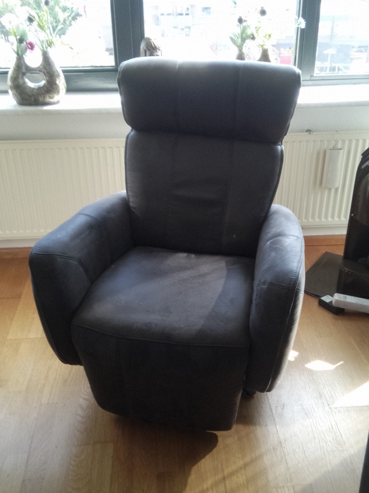 Comfortabele donkergrijze fauteuil, Ophalen, Gebruikt, Modern comfort, 75 tot 100 cm