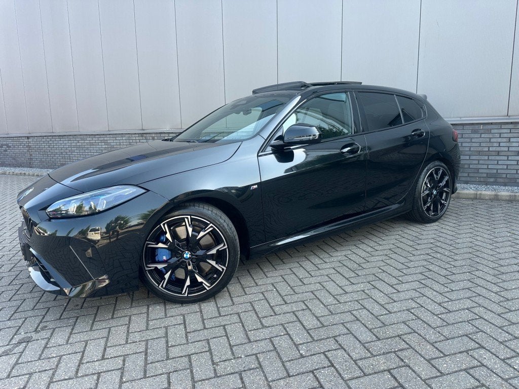 Bmw 1-SERIE M-uitvoering hybride alcantara interieur Led kop, Auto's, BMW, Gebruikt, 150 pk, Zwart, Origineel Nederlands