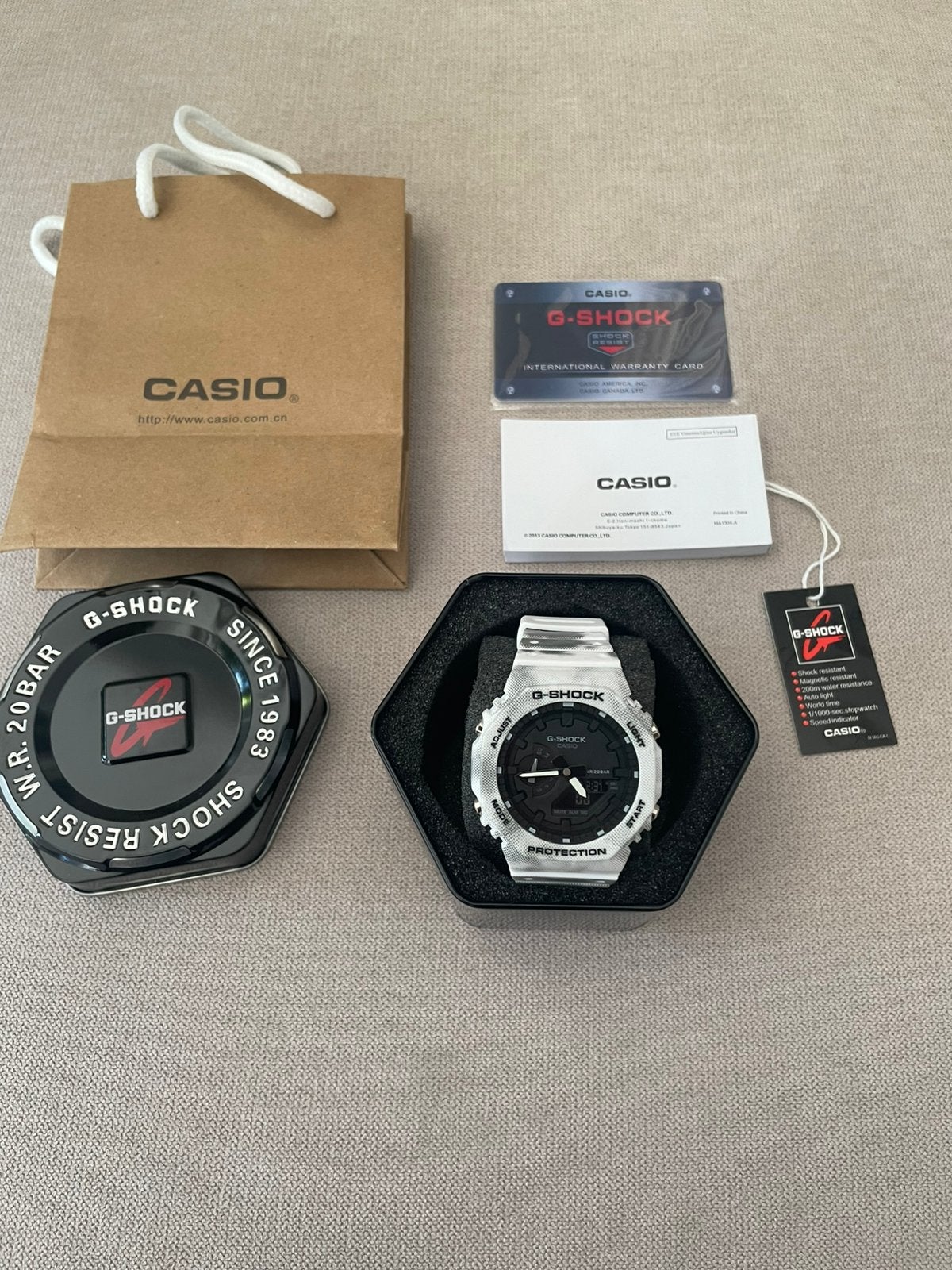 Casio G-Shock GAE-2100GC-7AER White Black Watch, Ophalen of Verzenden, Zo goed als nieuw