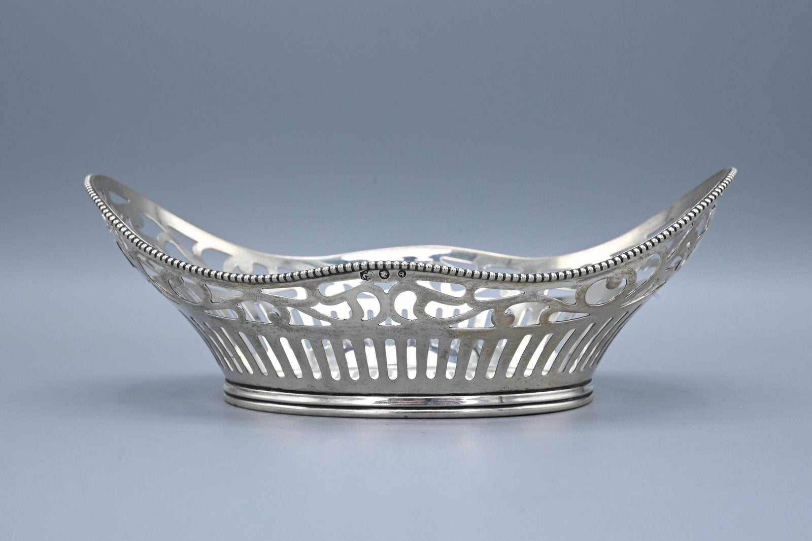 Zilveren bonbonmandje, Hooykaas, 1976, Ophalen of Verzenden, Zilver