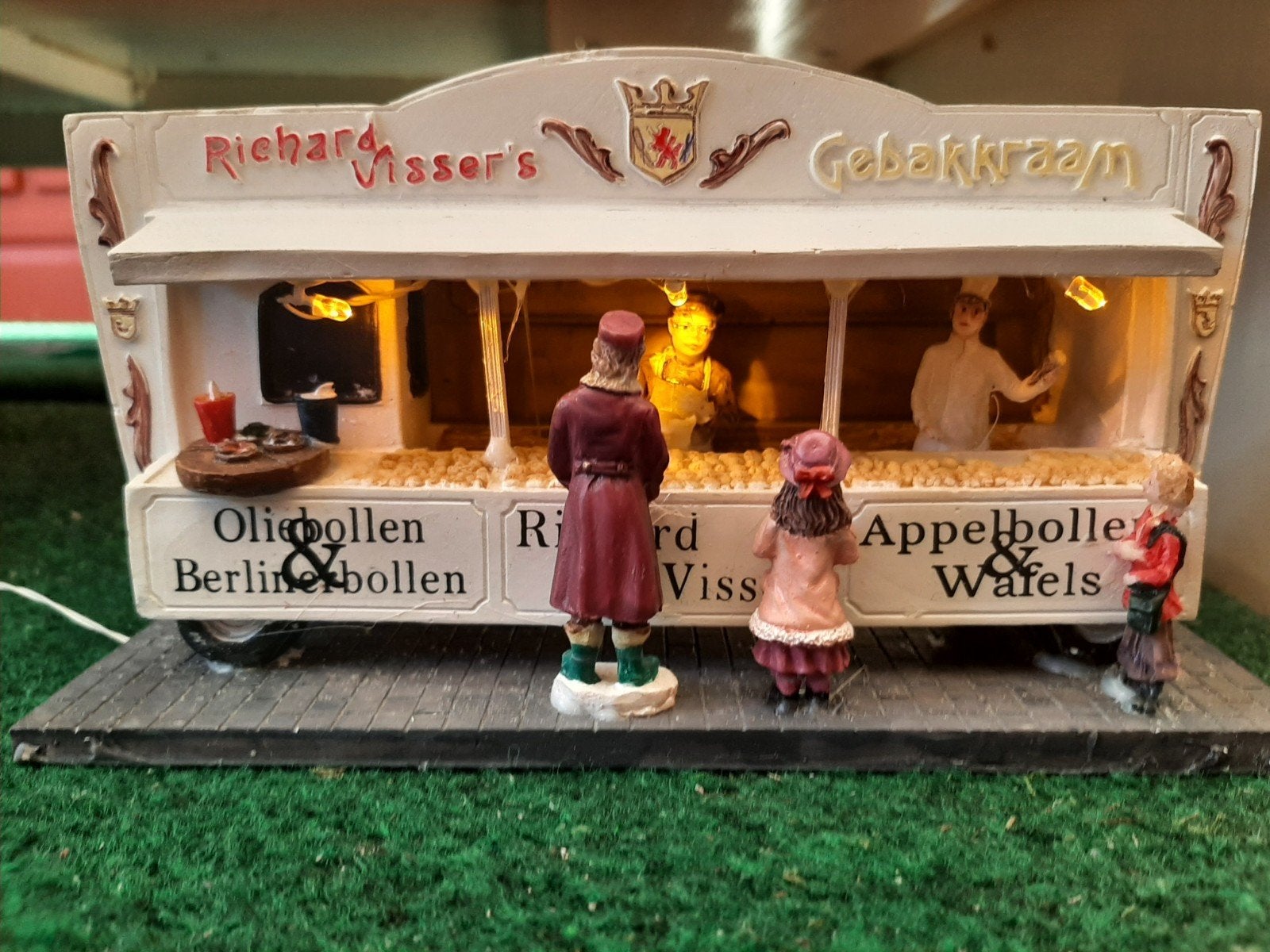 Intratuin kersthuisje oliebollenkraam met led, Ophalen, Zo goed als nieuw