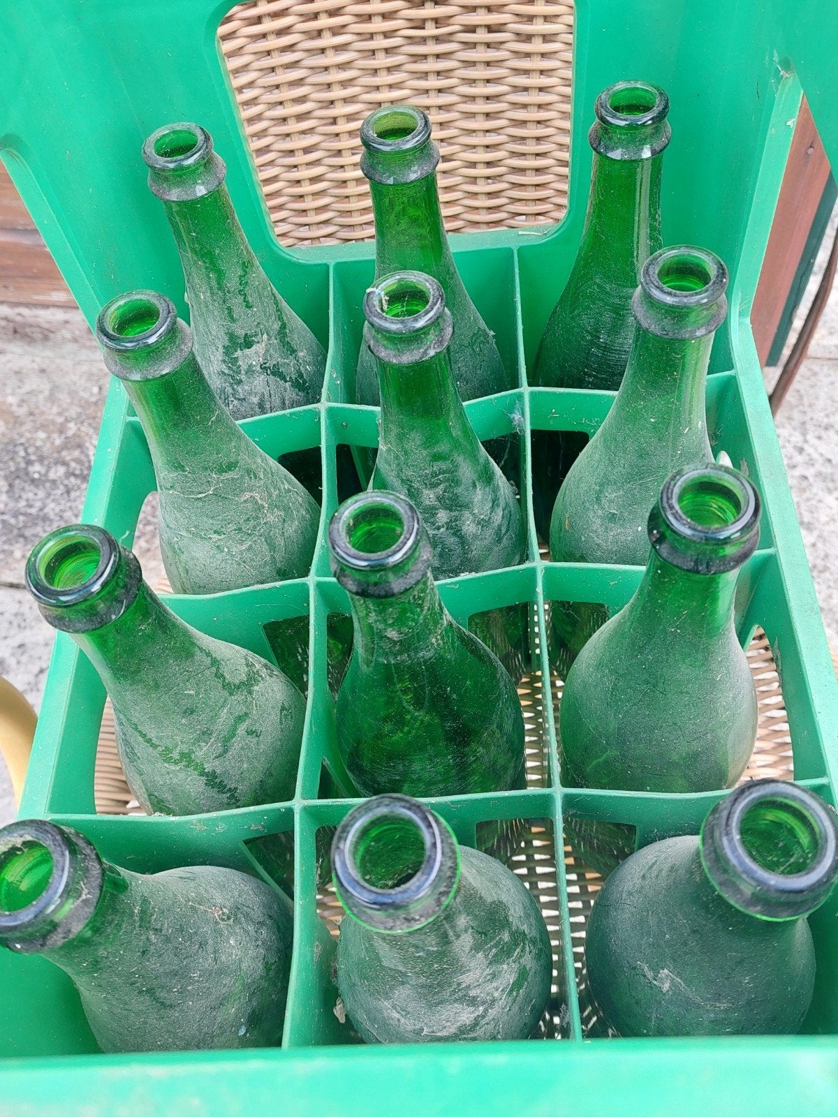 Oude Plastic Krat Met lege Flessen., Verzamelen, Ophalen, Gebruikt