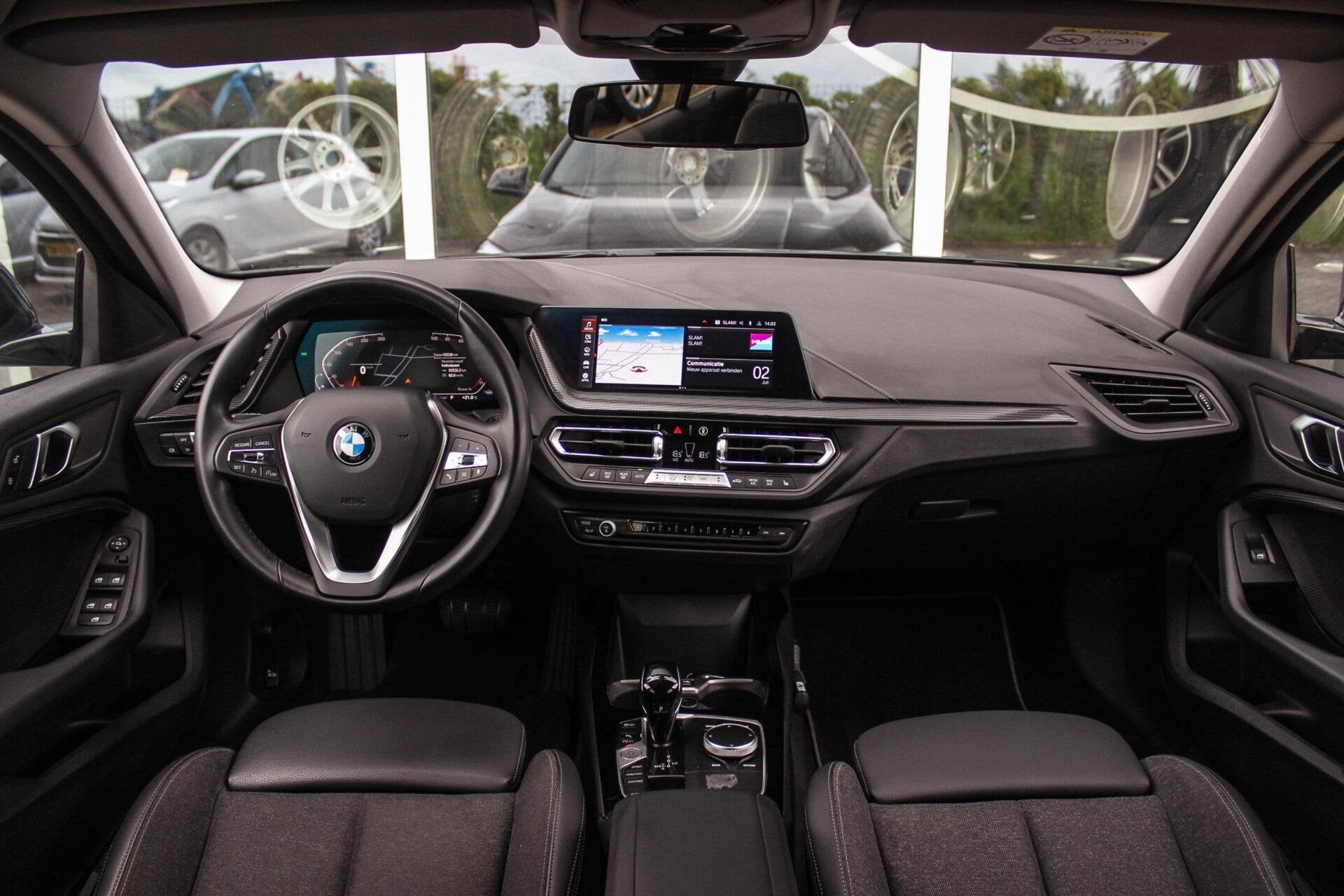 BMW 1-serie 118i | Sport Line | 1e eigenaar | NL auto | Acti, Dealer onderhouden, 136 pk, Gebruikt, Leder en Stof