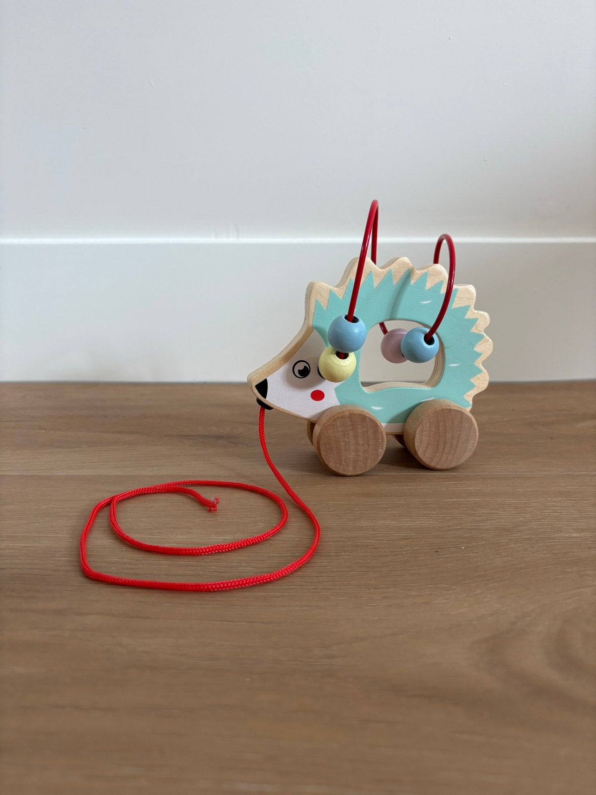 Houten trekspeeltje egel met kralen, nieuw!, Ophalen of Verzenden, Nieuw, Overige typen, Met wieltjes