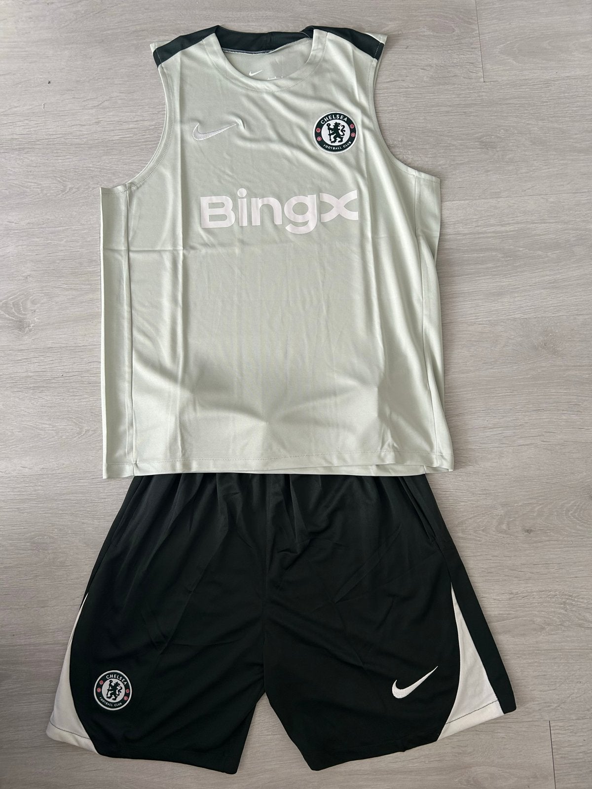 Chelsea trainingsset - maten M/L/XL, Nieuw, Ophalen of Verzenden, Voetbal, Meerkleurig