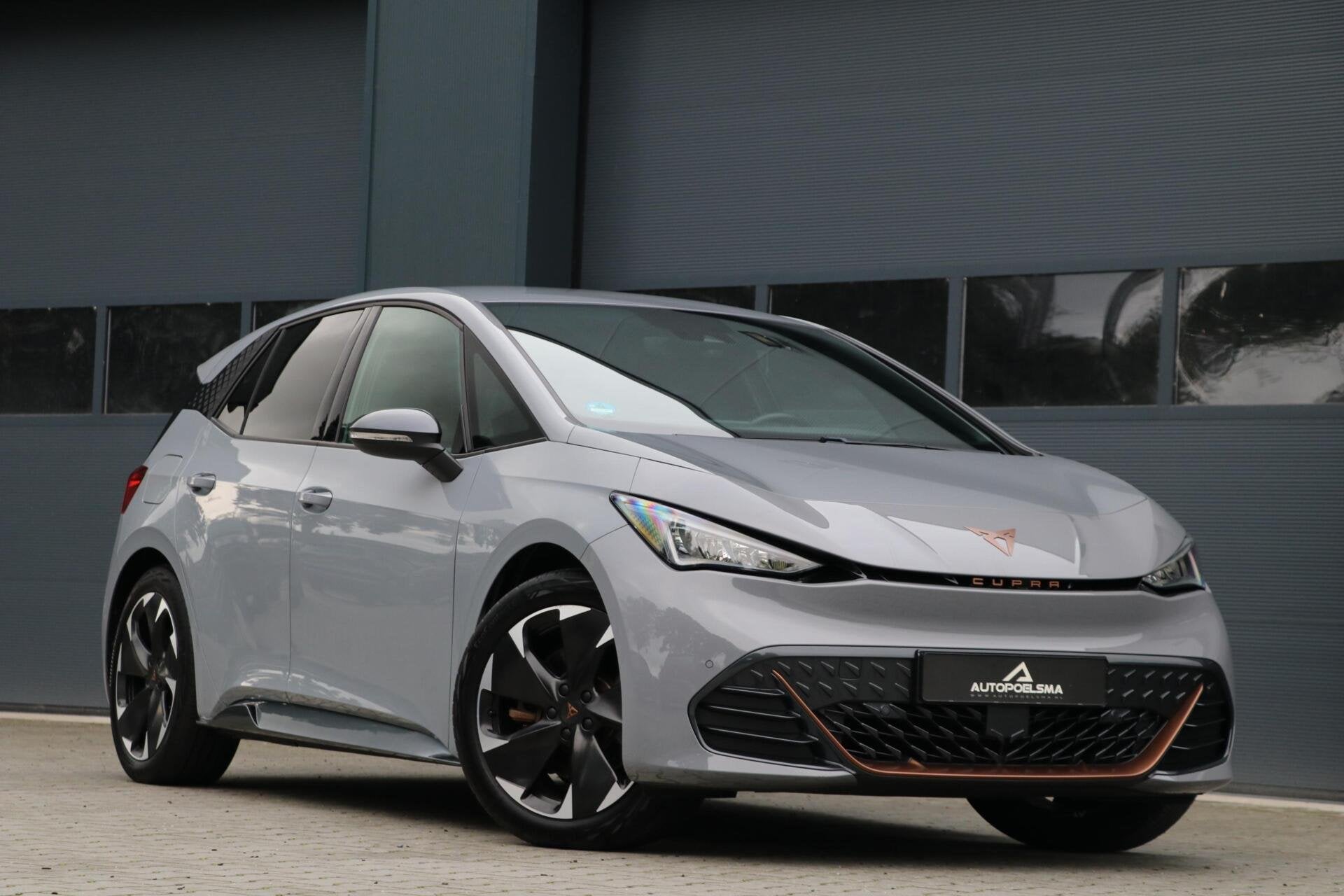 CUPRA Born Adrenaline|82 kWh| AdaptiveCruise Trekhaak Privac, Auto's, Automaat, Dealer onderhouden, Achterwielaandrijving, Zwart