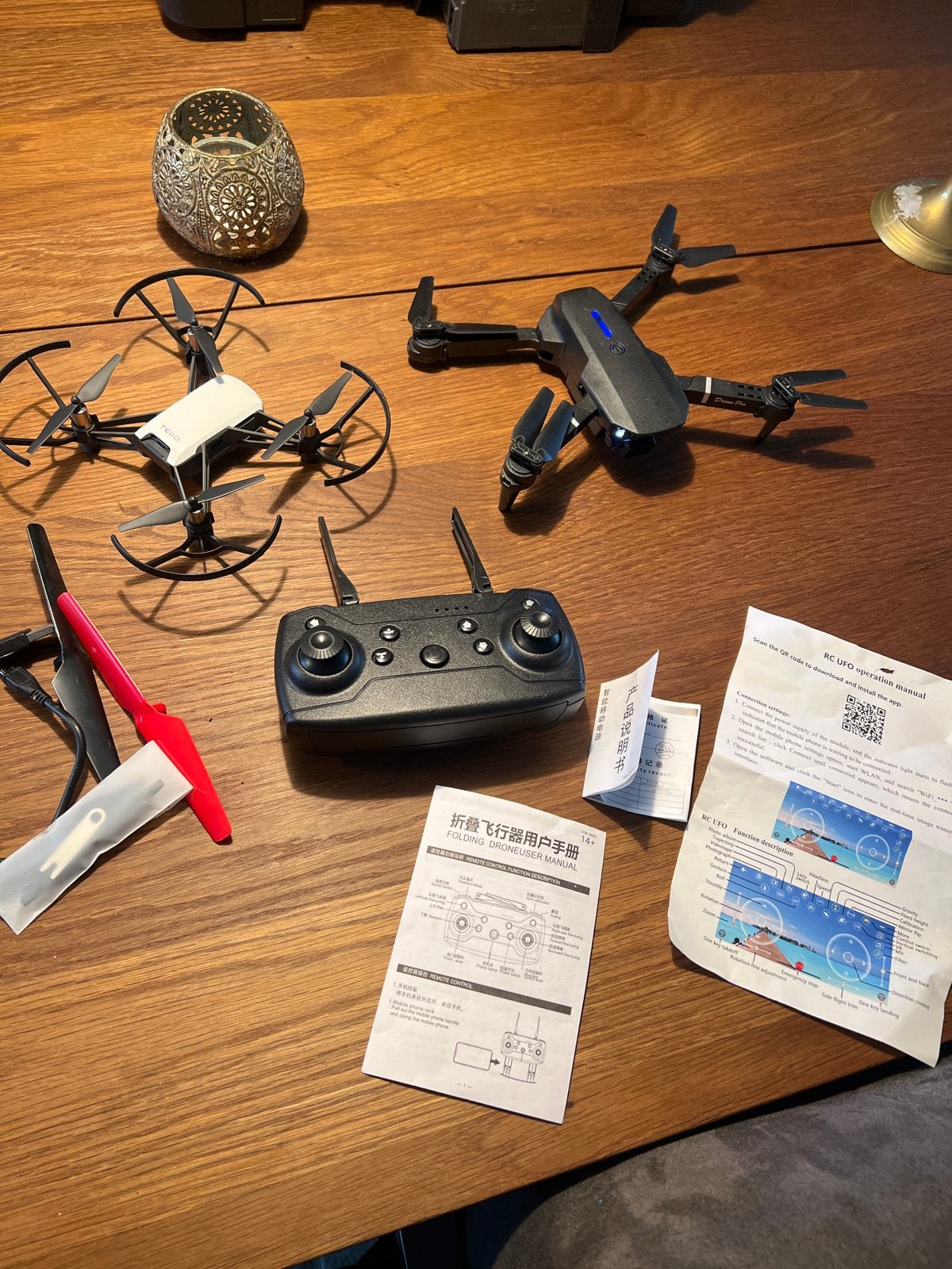 DJI tello Twee Drones met Afstandsbediening en Accessoires, Gebruikt, Basiskwaliteit, Minder dan 100 meter, DJI