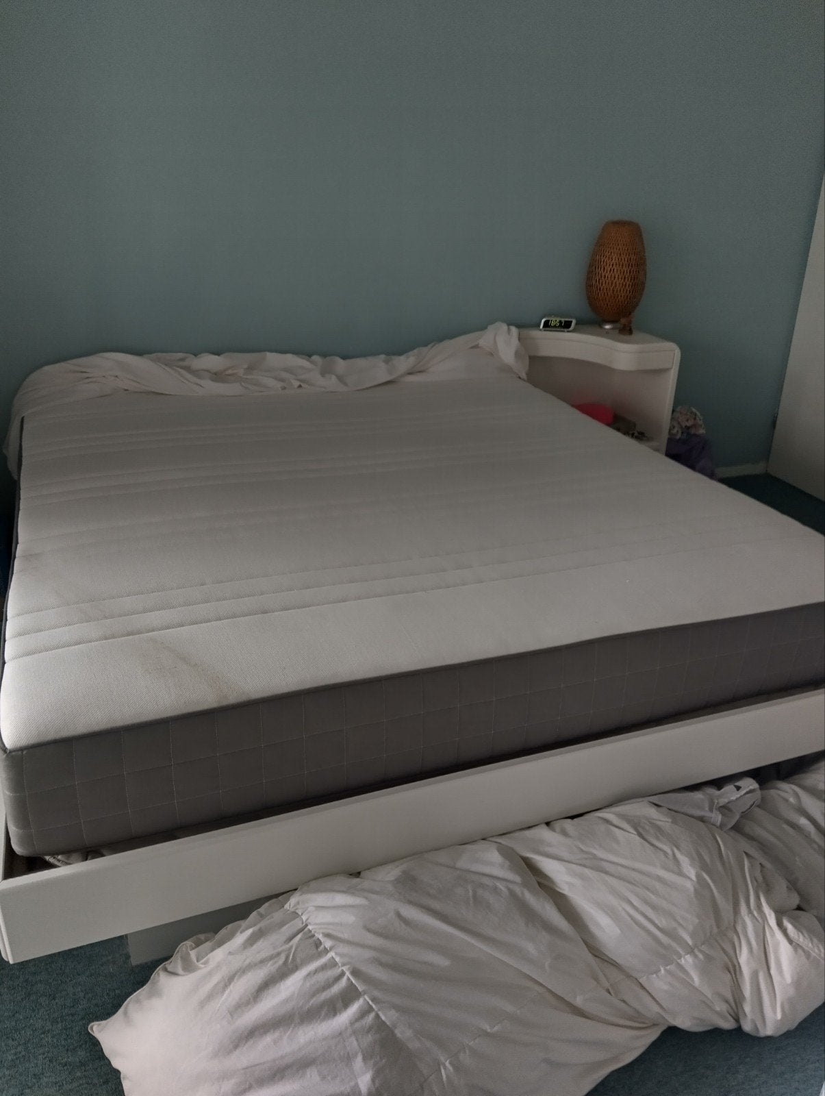 Bed 180x200 cm, Ikea matras en Emma topper., Ophalen, Tweepersoons, Stof, 180 cm