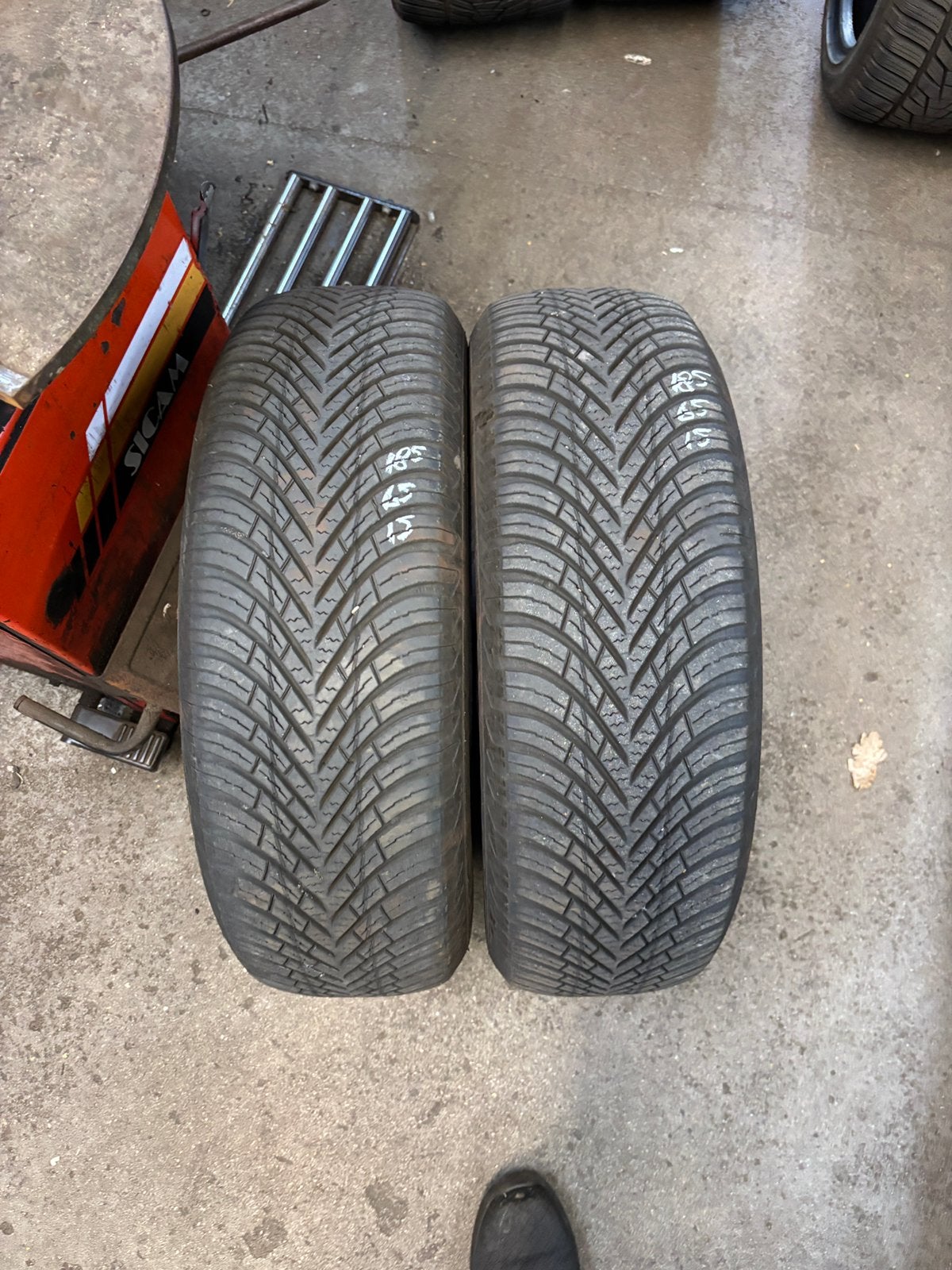 Gebruikte band 1856515 265-30-20 2653020 2553518 255-35-18, Gebruikt, 15 inch, Mjabandenservice@gmail.com, All Season