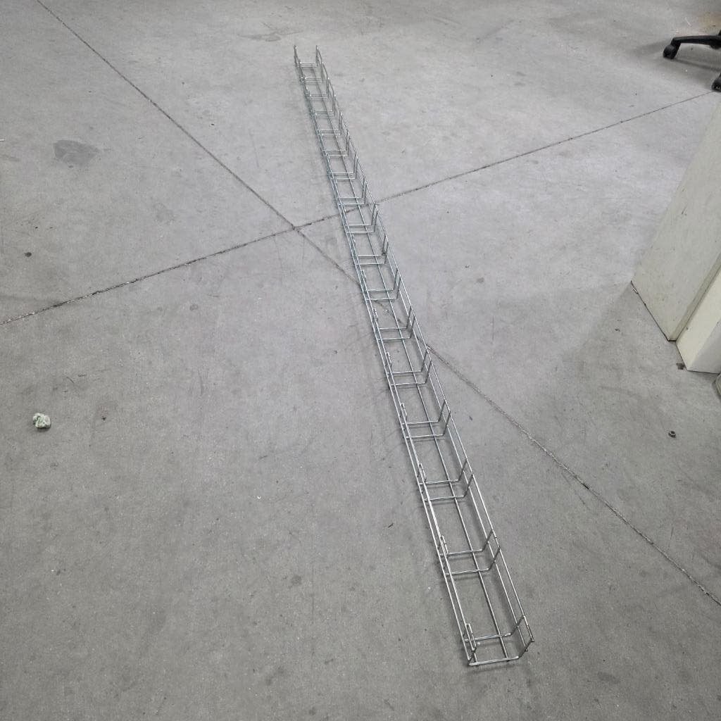metalen kabelgoot 240 cm lang, Ophalen, Zo goed als nieuw