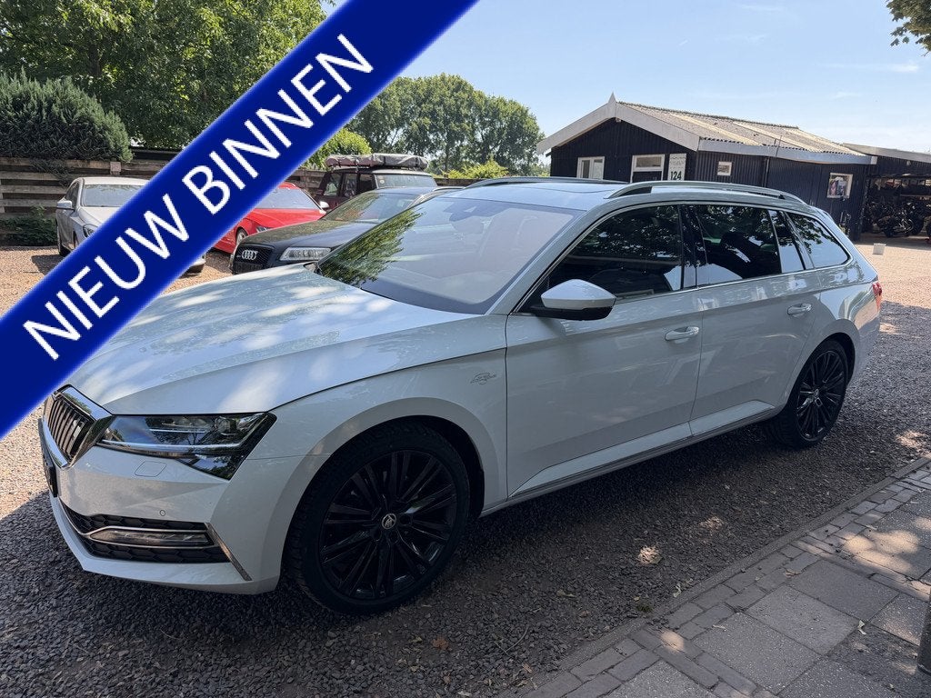 Skoda Superb Combi 1.4 TSI iV Business Edition Plus *FULL.OP, Auto's, Skoda, Gebruikt, Euro 6, Wit, Hybride Elektrisch/Benzine