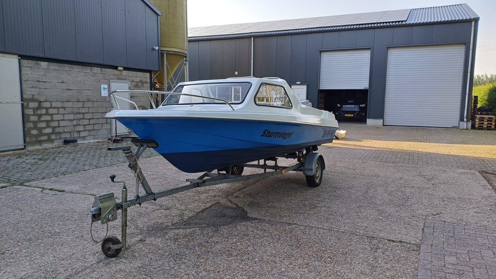 Kajuitboot met Mariner 75 PK Buitenboordmotor, Ophalen, Gebruikt