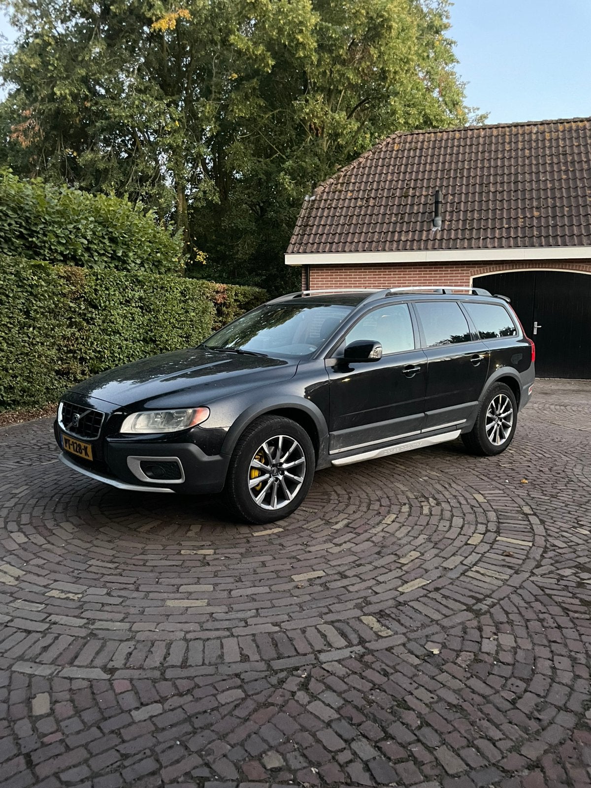 Volvo XC70 2.4 D5 AWD Geartronic 2008 Zwart, Auto's, 1716 kg, Zwart, XC70, Leder