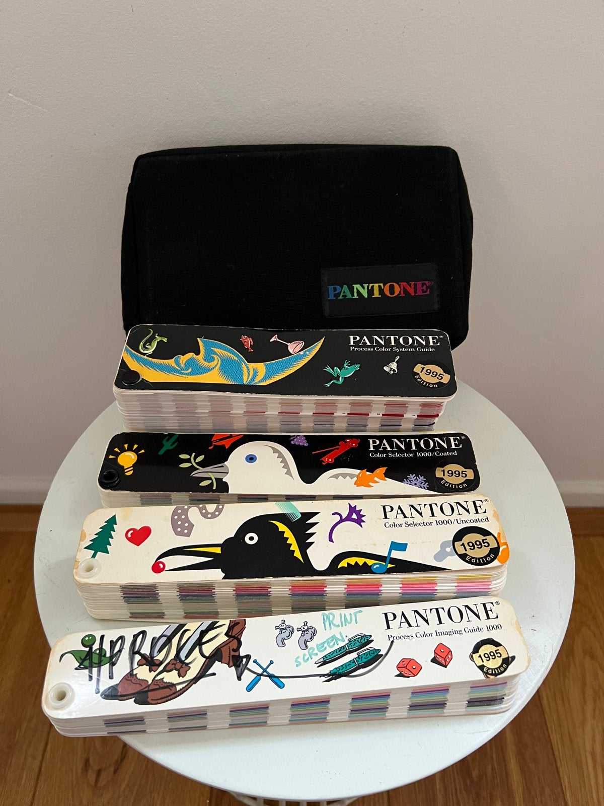 Vintage Pantone Kleurwaaierset (1995) Complete 4-delige set, Ophalen of Verzenden, Gebruikt, Boek of Gids