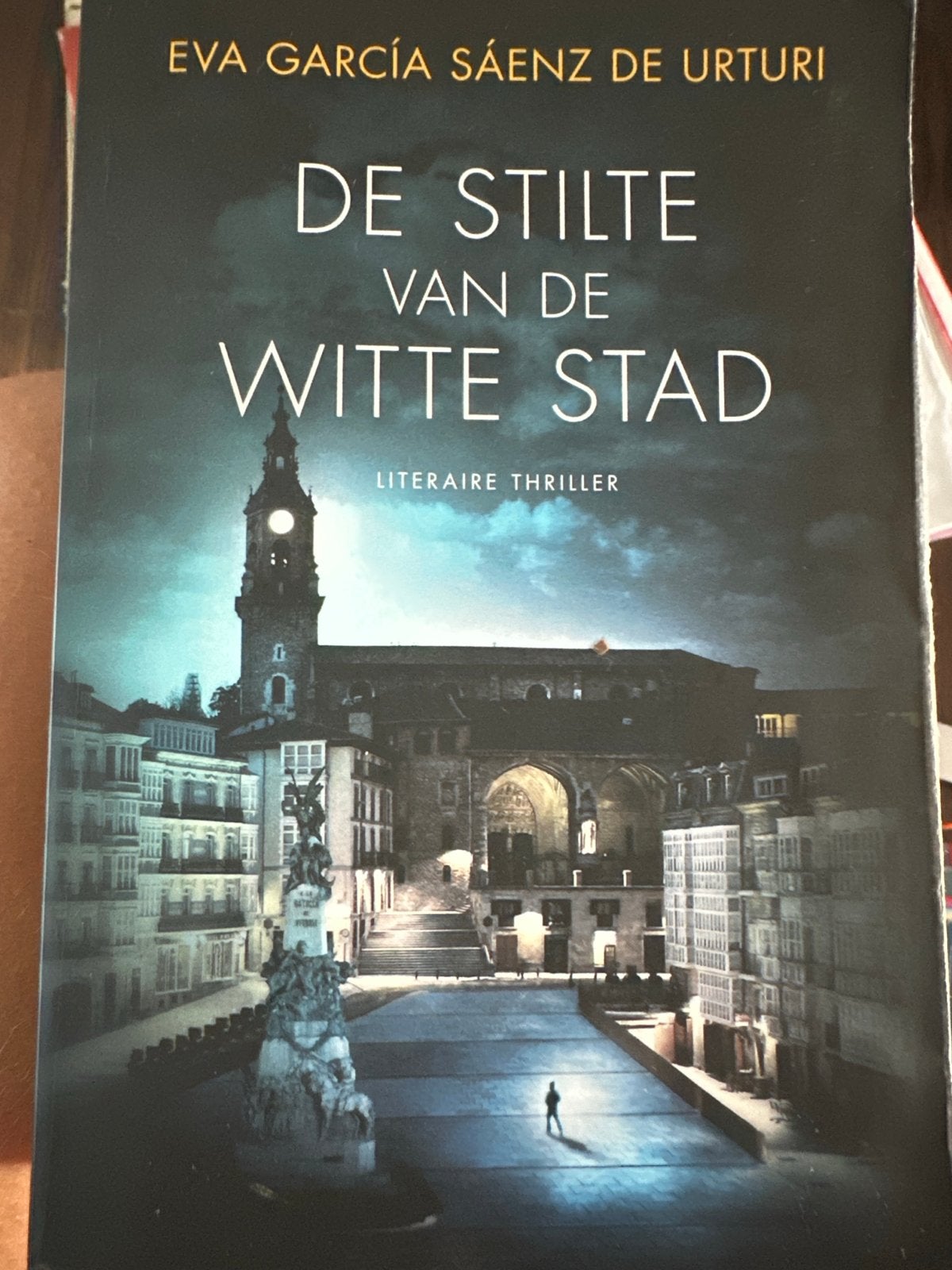 De Stilte van de Witte Stad - Eva García Sáenz de Urturi, Ophalen of Verzenden, Zo goed als nieuw, Europa overig