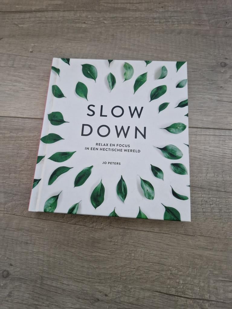 Boek Hardcover slow down jo peters relax focus hectische, Boeken, Ophalen of Verzenden, Zo goed als nieuw