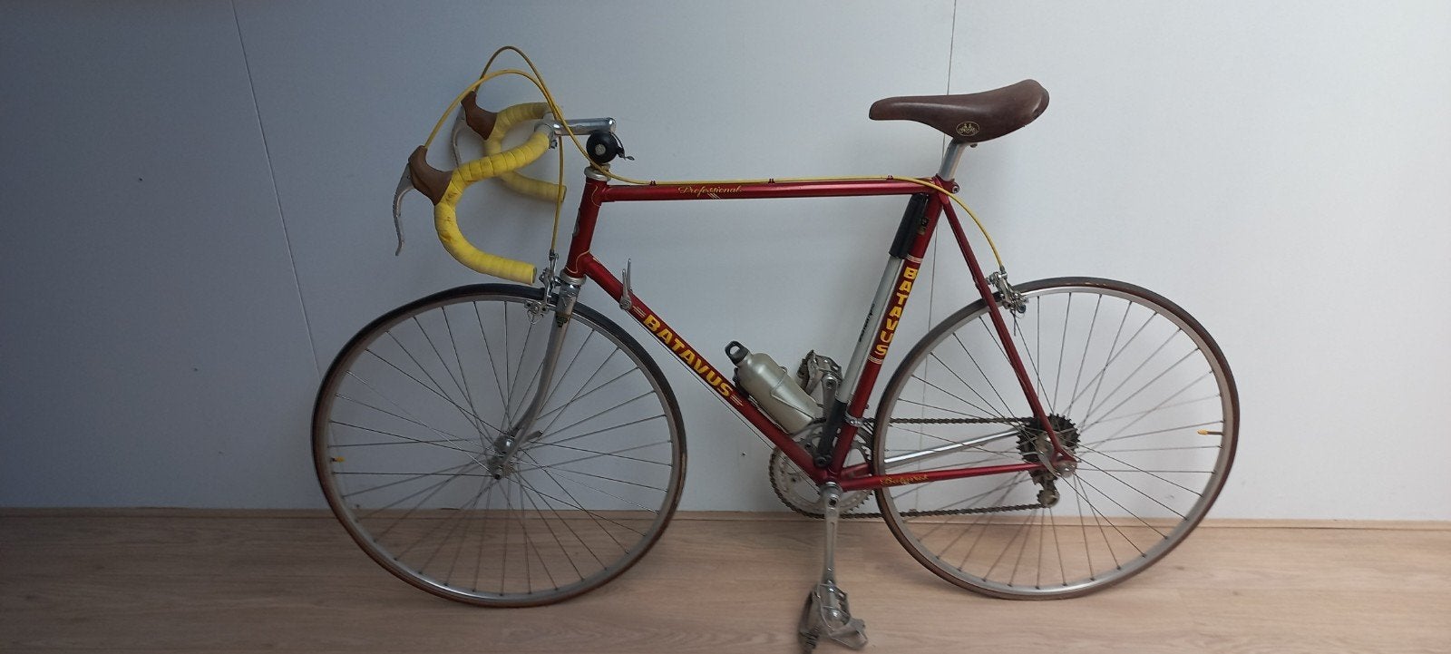 3 Vintage racefietsen.