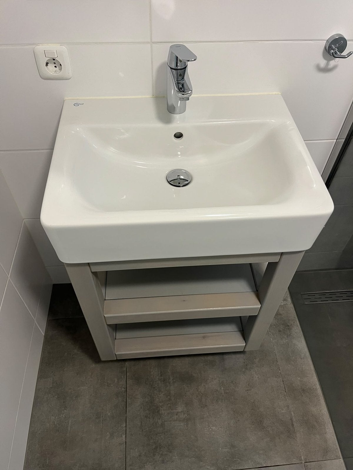 Badkamer meubel Wastafel met Kraan en afvoer, Zo goed als nieuw, Minder dan 100 cm, Wasbak of Wastafel, 25 tot 50 cm