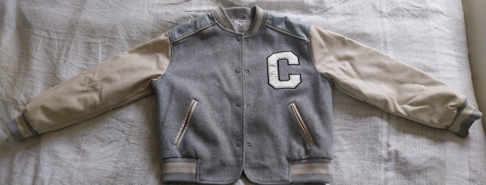 Zara Baseball Jasje maat 152 - Crème/grijs, Kinderen en Baby's, Kinderkleding | Maat 152, Meisje, Ophalen of Verzenden, Zo goed als nieuw