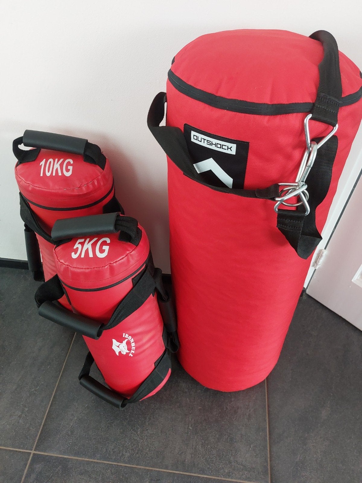Outshock stootzak, Ironbull sandbags Outshock bokshandschoen, Ophalen, Zo goed als nieuw, Bokshandschoenen