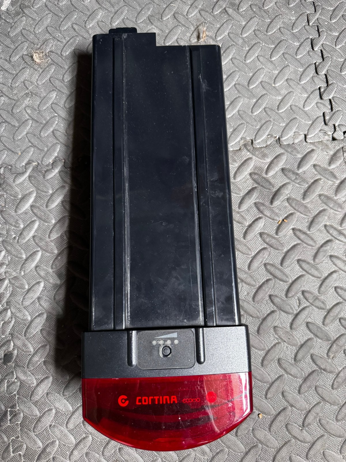 Cortina Ecomo fietsaccu met oplader, Gebruikt