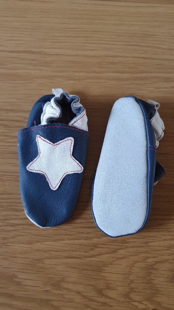 Lederen slofjes maat 80/86 (nieuw), Kinderen en Baby's, Babykleding | Schoentjes en Sokjes, Slofjes, Jongetje of Meisje, Nieuw