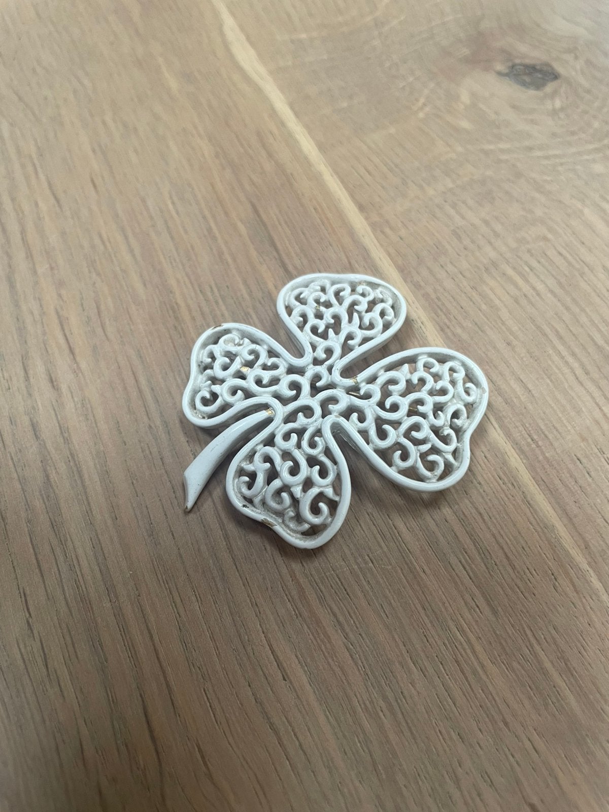 Vintage broche van Crown Trifari uit de jaren ‘60, Ophalen of Verzenden, Gebruikt, Overige materialen