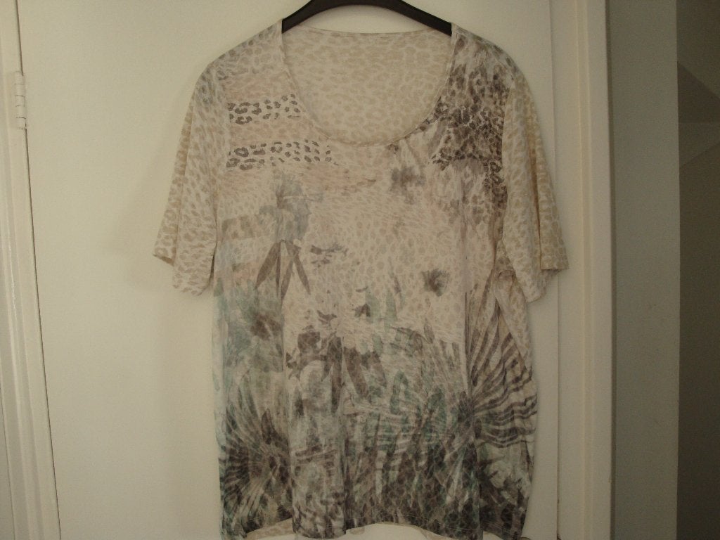 Maat 54. Cloud dancer dames shirt met neutrale print., Ophalen of Verzenden, Zo goed als nieuw, Meerkleurig, Shirt of Top