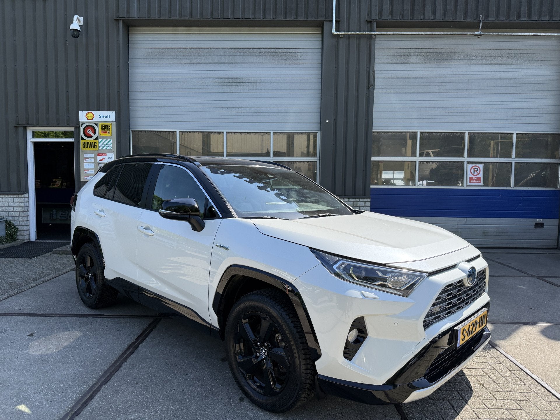 Toyota RAV4 2.5 Hybrid Bi-Tone (bj 2019, automaat), Gebruikt, Euro 6, 4 cilinders, Wit