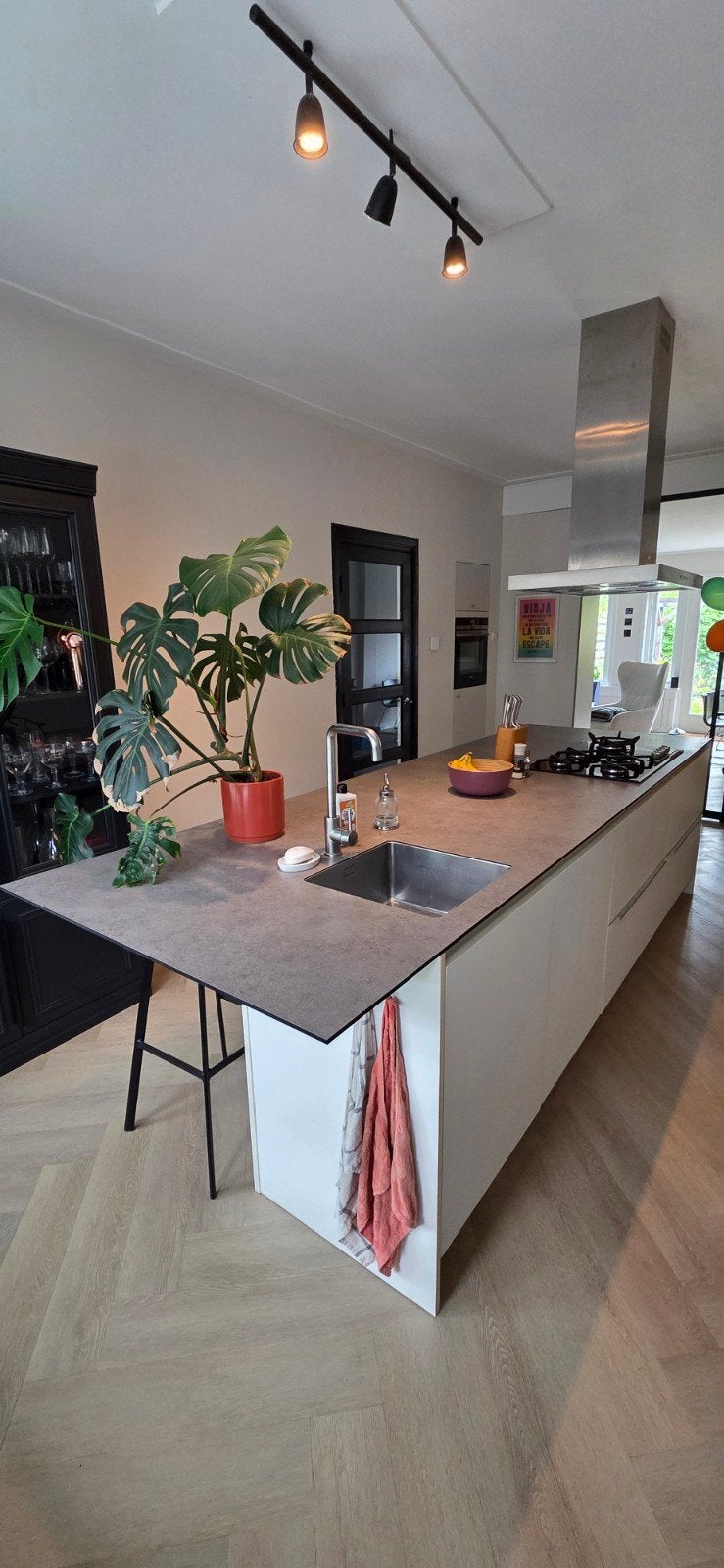Modern wit kookeiland met Siemens en Boretti apparatuur, Ophalen, Gebruikt, Wit, Kunststof